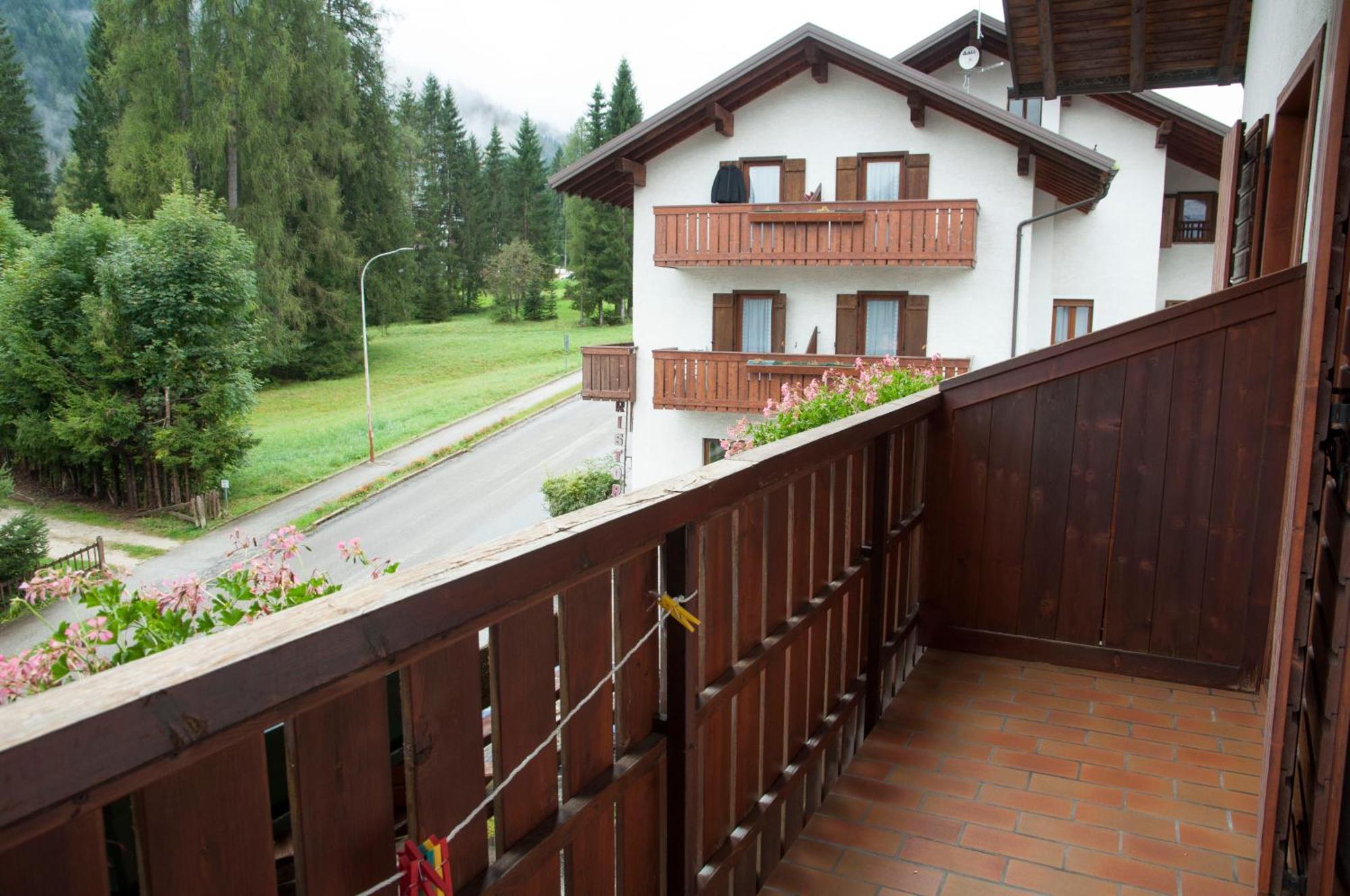 Bed and Breakfast Garni Mariolina Falcade Exterior foto